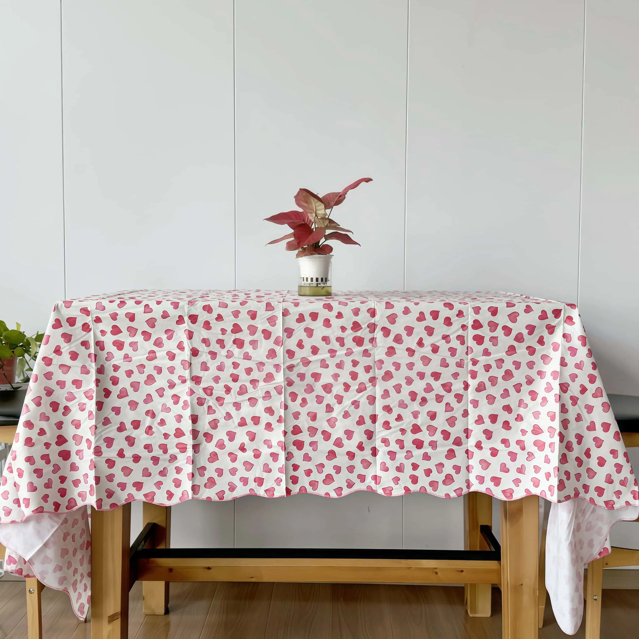 Wipe-Clean Heart Pattern Tablecloth